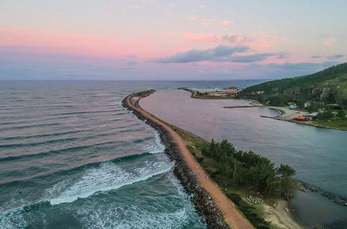 LAGUNA Exclusive - HISTÓRIA, CULTURA, PRAIAS, E ENCONTRO COM OS BOTOS