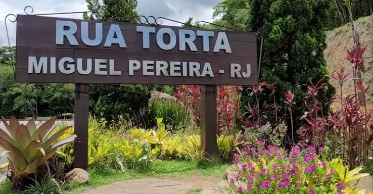 Terra dos Dinos + Miguel Pereira