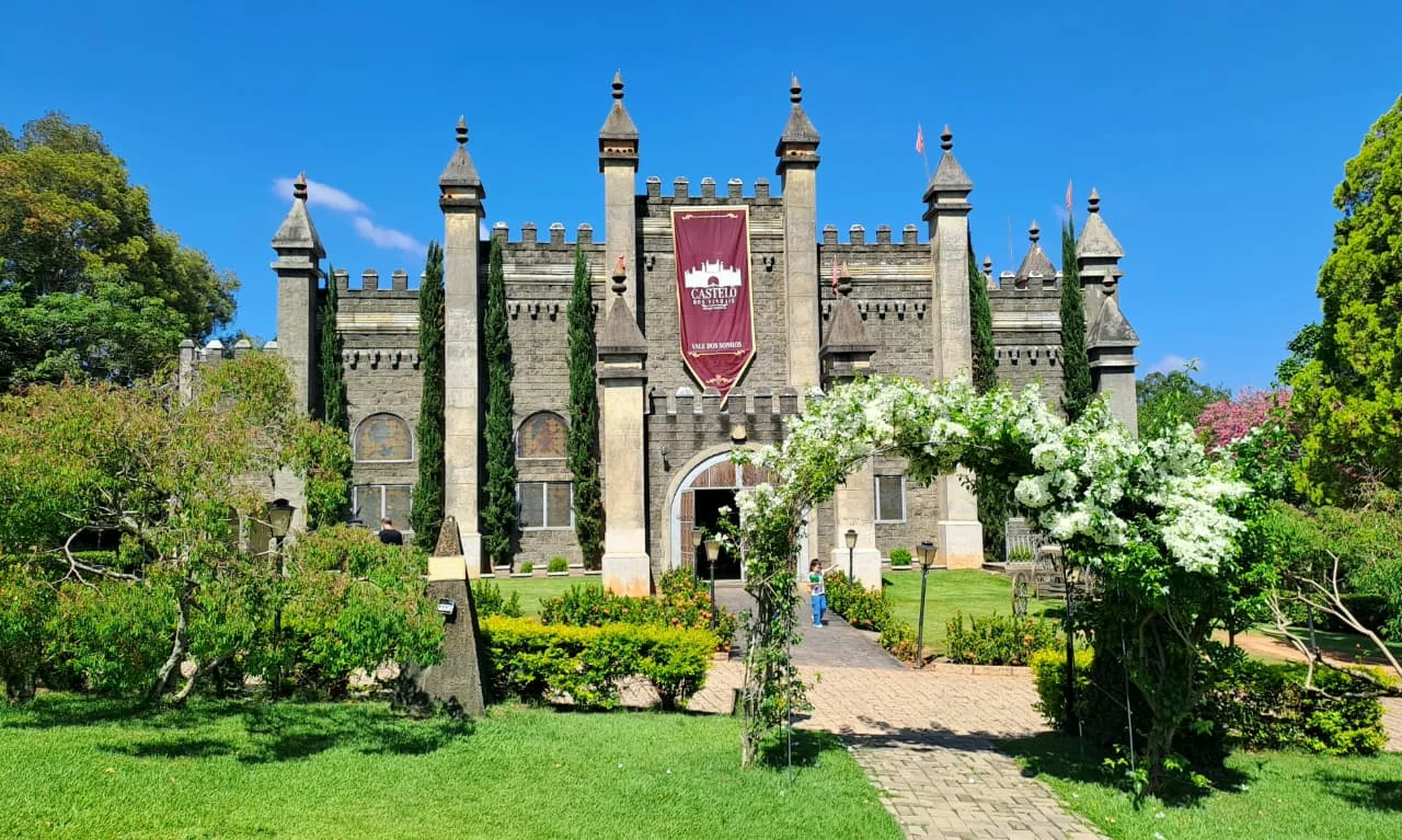 CAFÉ COLONIAL NO CASTELO DOS VINHAIS & CITY TOUR EM VINHEDO-SP - Julho 2026